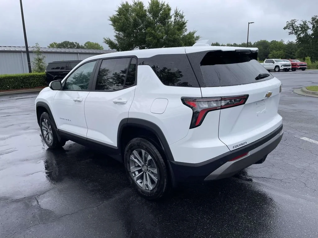 New 2027 Summit White Chevrolet LT image 4