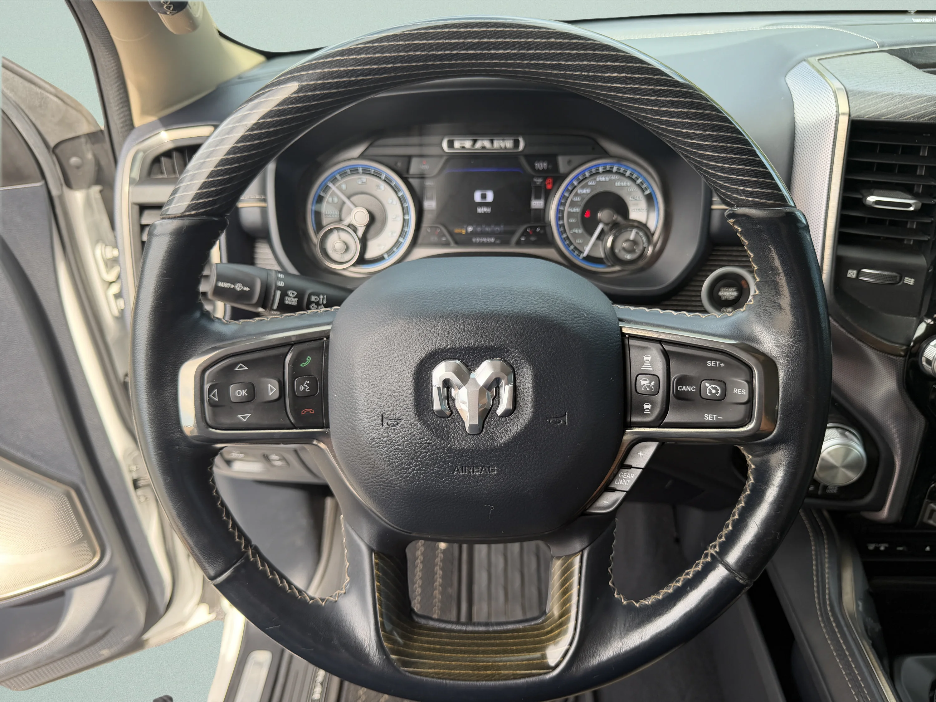 Used 2019 Ivory White Tri-Coat Pearlcoat Ram Limited image 38