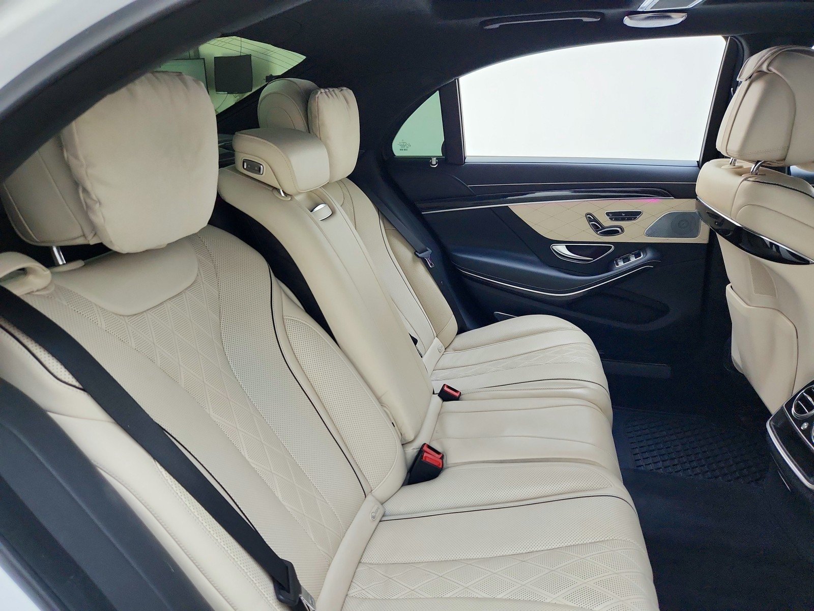 Used 2018 designo Diamond White Mercedes-Benz S 560 image 32
