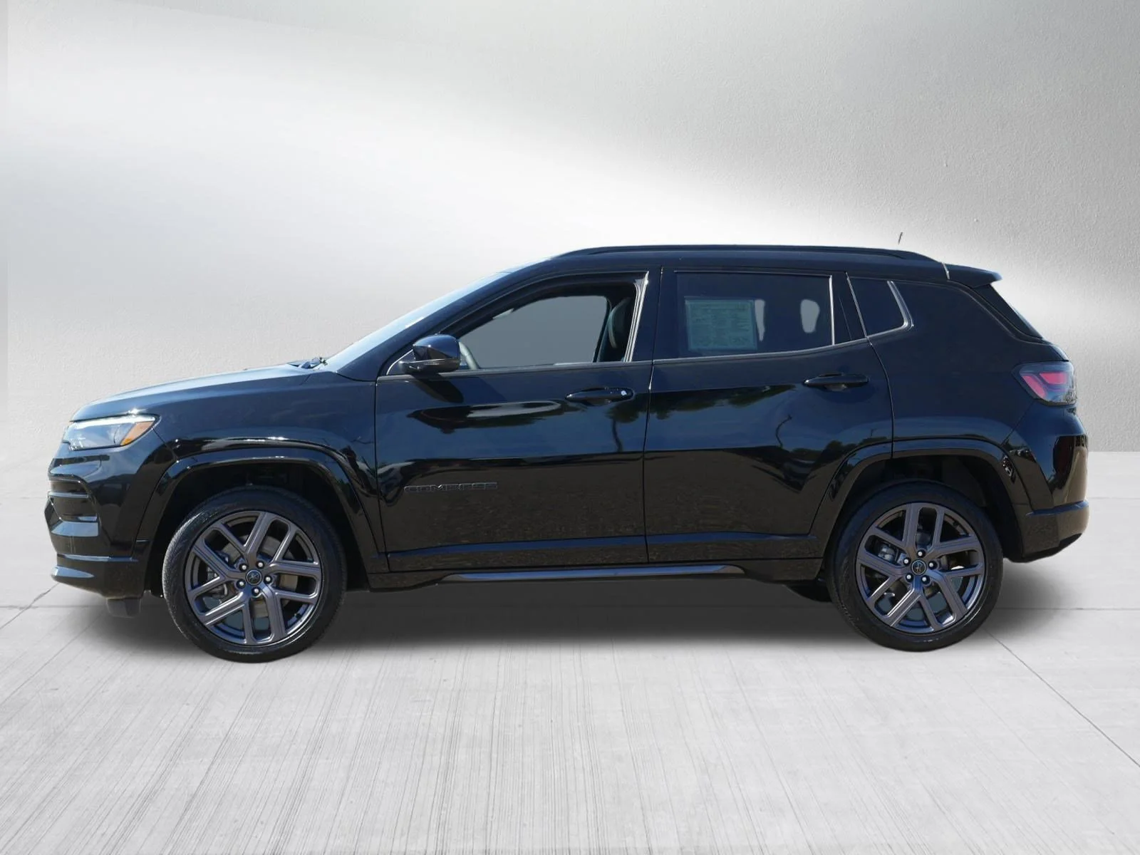Used 2025 Diamond Black Crystal Pearlcoat Jeep Limited image 4