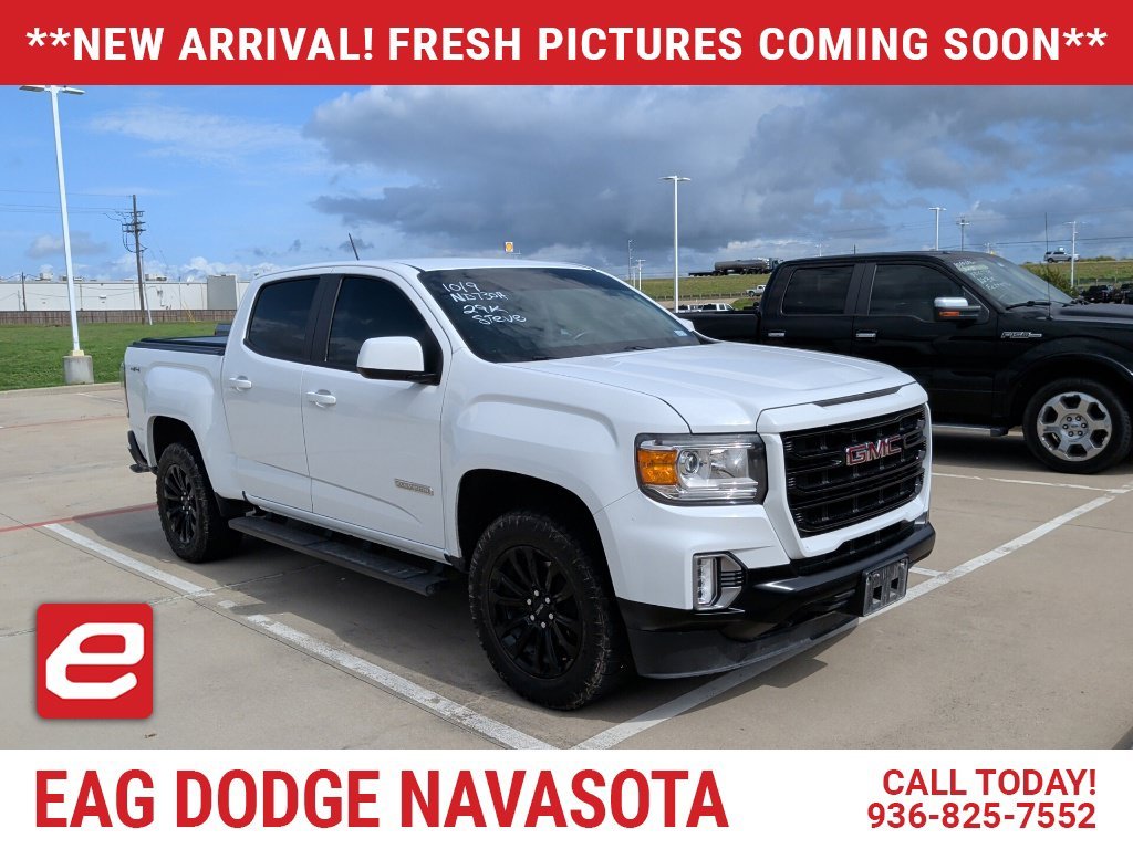 Used 2022 White GMC Elevation image 1