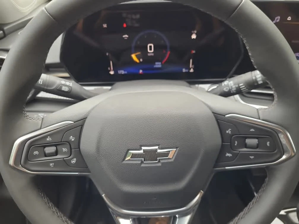 New 2026 Mosaic Black Metallic Chevrolet ACTIV image 15