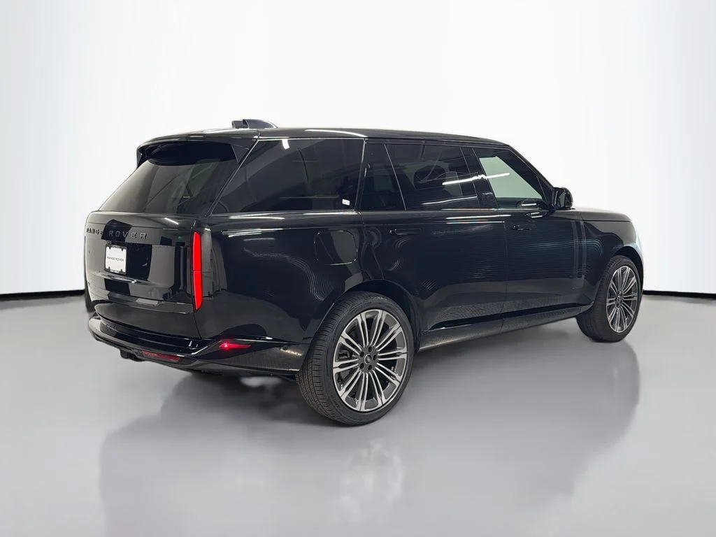 Used 2025 Black Land Rover SE image 9