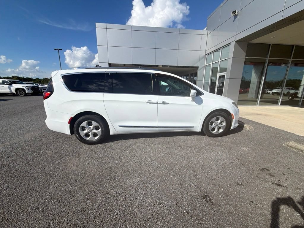 Used 2017 Bright White Clearcoat Chrysler Touring-L Plus image 7