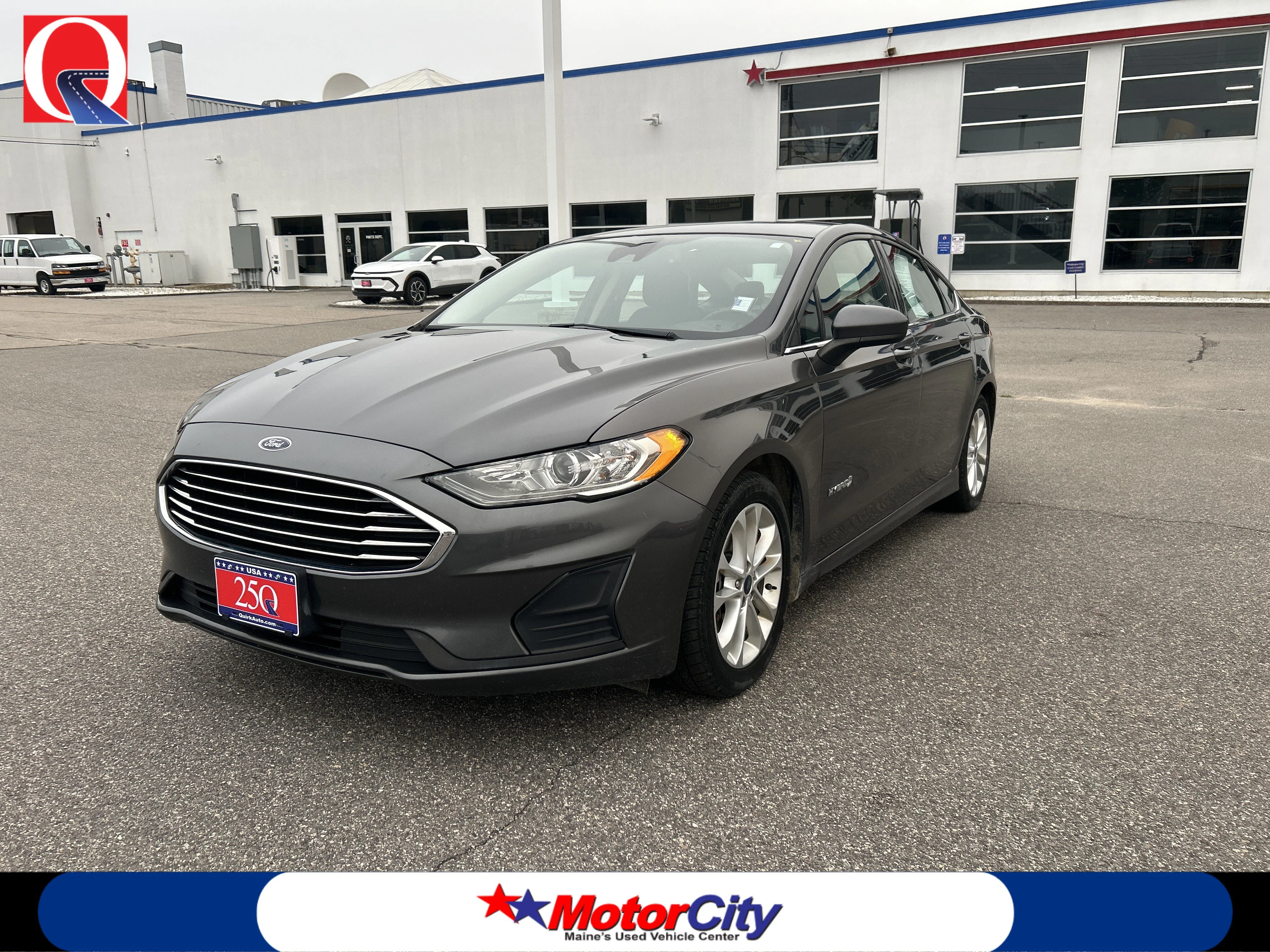 Used 2019  Ford SE image 1