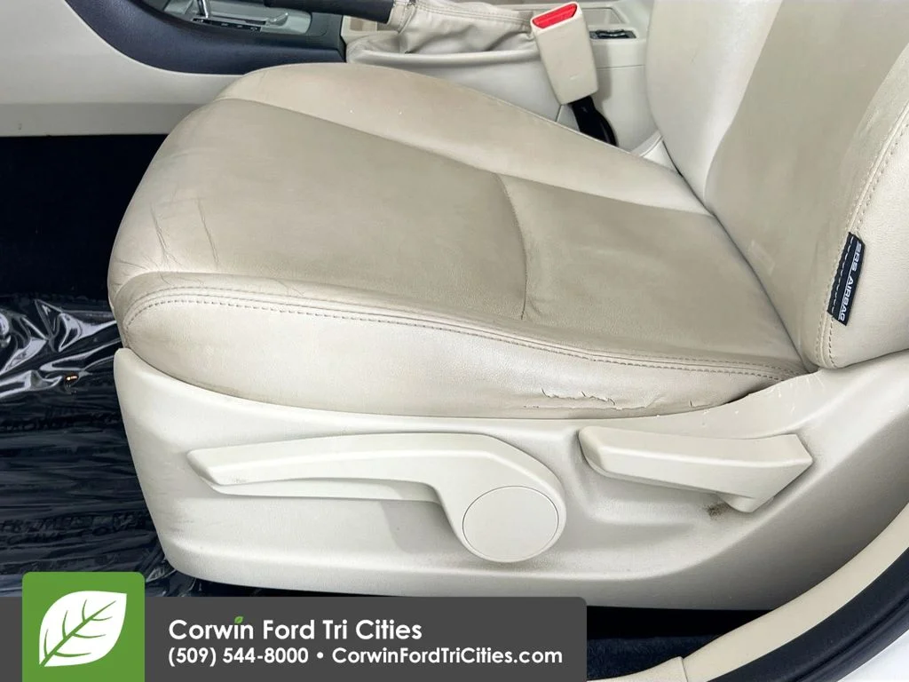 Used 2013 Satin White Pearl Subaru 2.0i Limited image 23