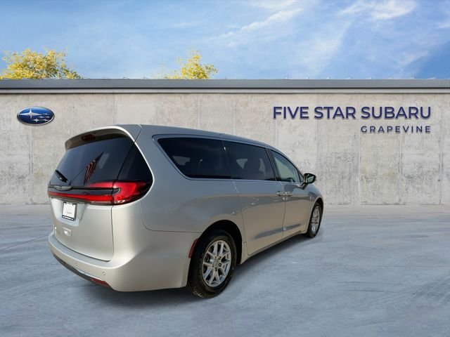 Used 2023 Silver Chrysler Touring L image 8