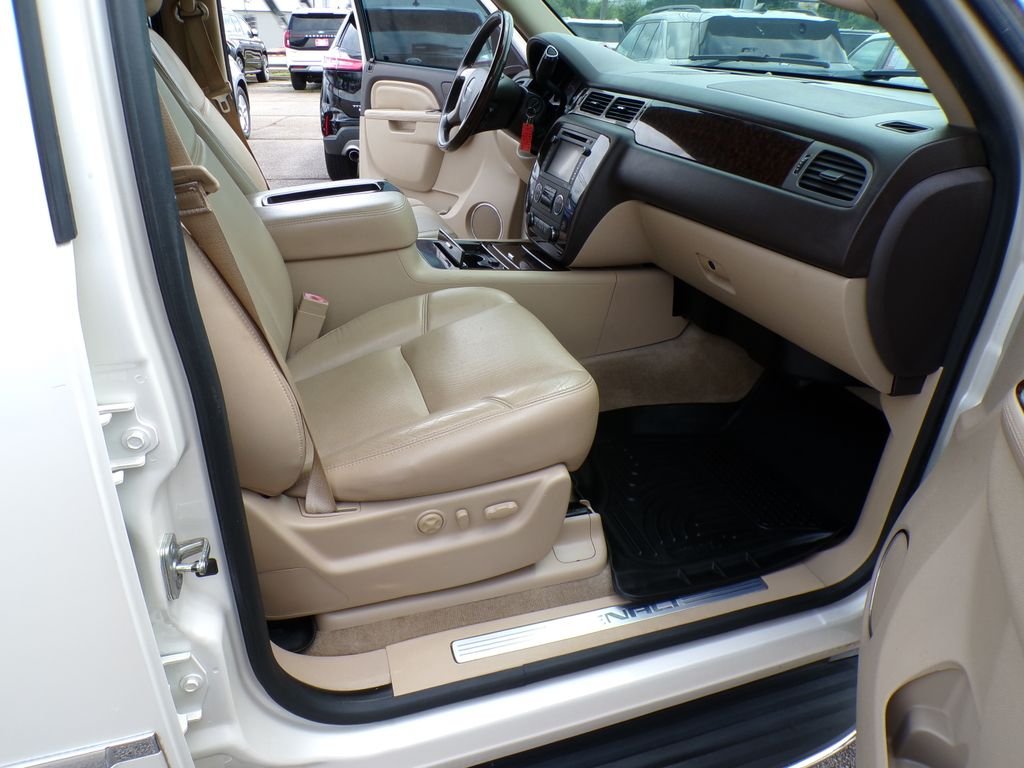 Used 2013 White Diamond Clearcoat GMC Denali image 26