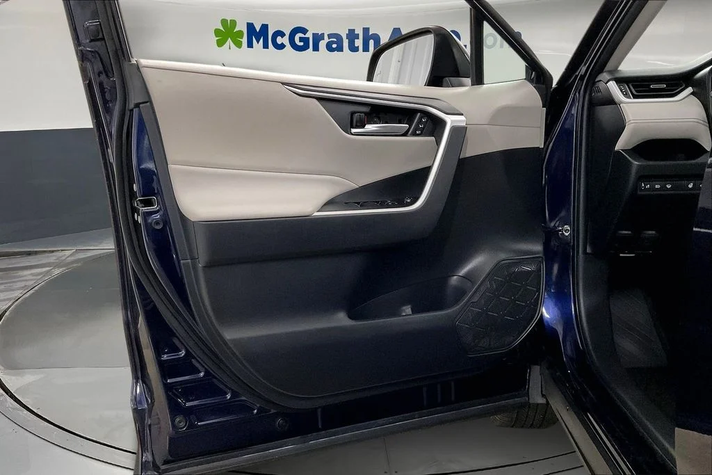 Used 2022 Blue Toyota XLE Premium image 27