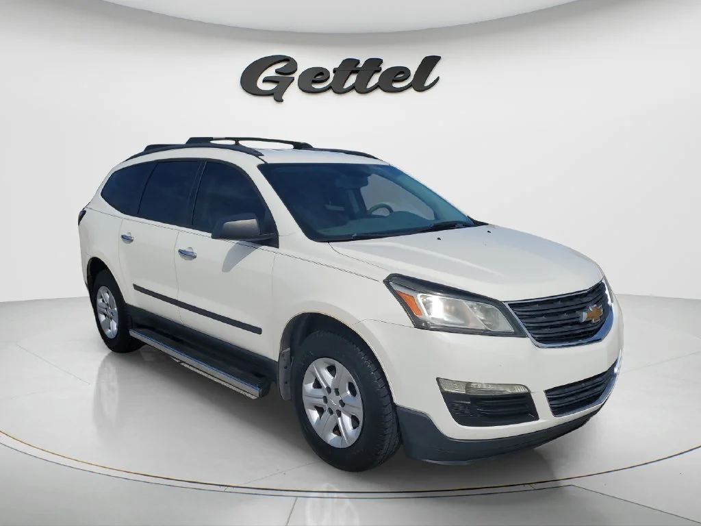 Used 2013 White Chevrolet LS image 3