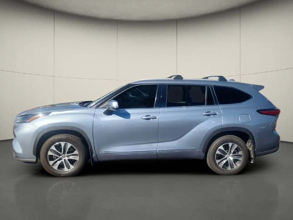 Used 2022 Blue Toyota XLE image 4