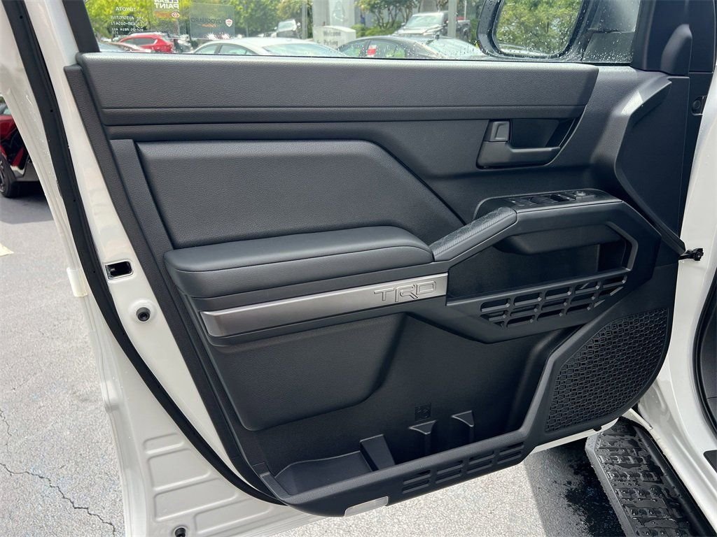 2025 Toyota 4Runner TRD Off-Road - Photo 10