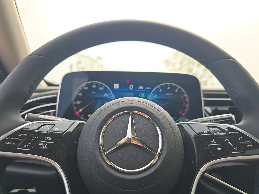 New 2026 MANUFAKTUR Moonlight White Metallic Mercedes-Benz E 450 image 69