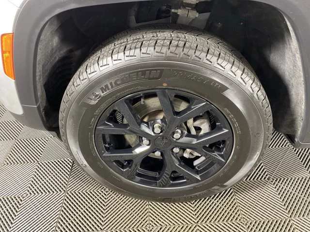 Used 2024 Silver Jeep Altitude X image 13