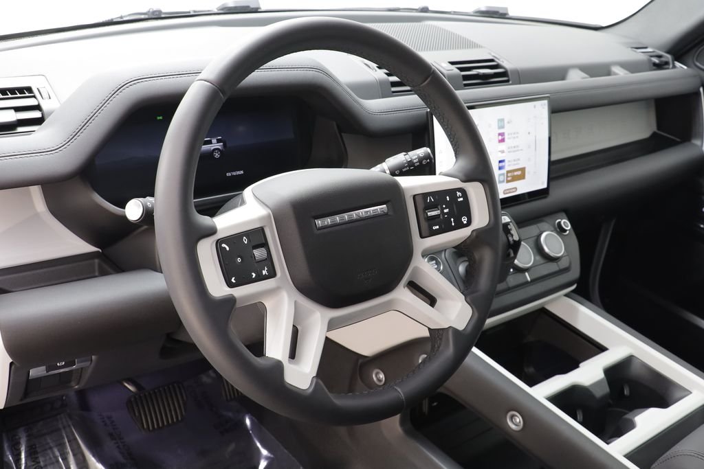 Used 2025 White Land Rover S image 7