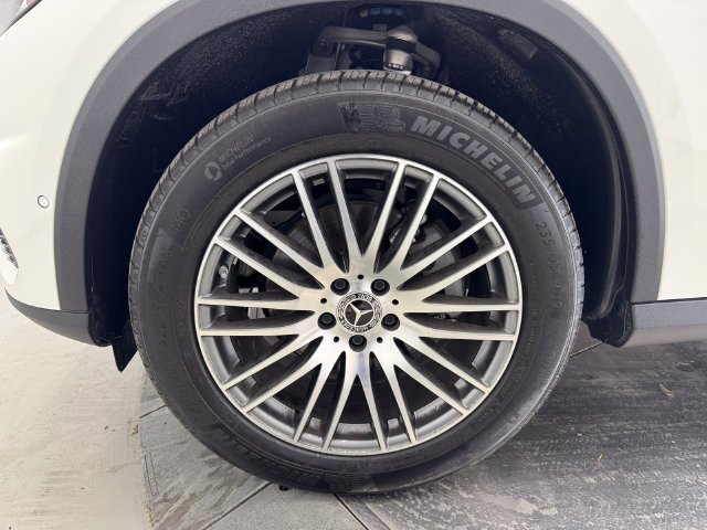 Certified Used 2026 Polar White Mercedes-Benz GLC 300 image 11