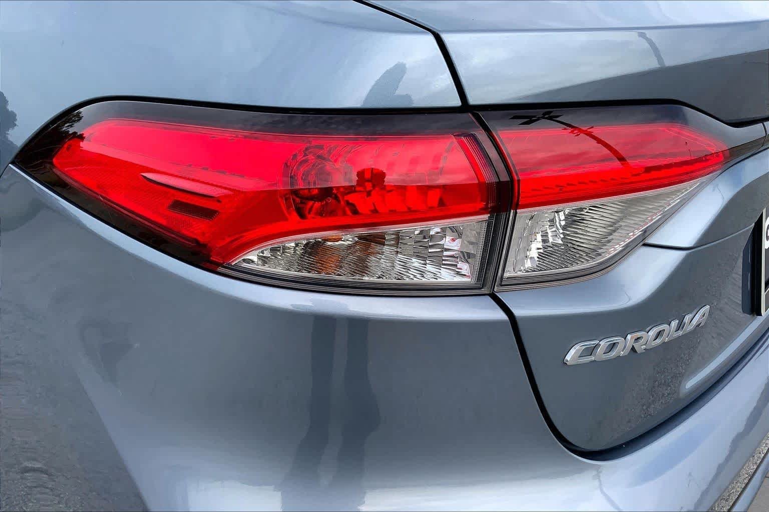 Used 2022 Celestite Toyota Hybrid LE image 28