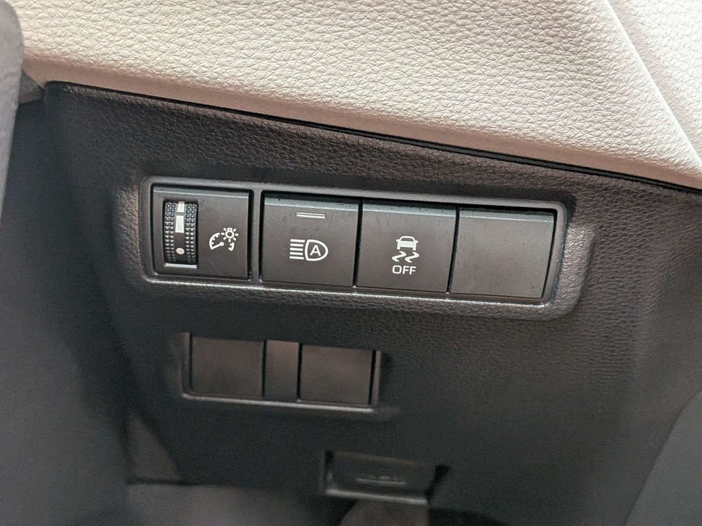 Used 2026  Toyota L image 27