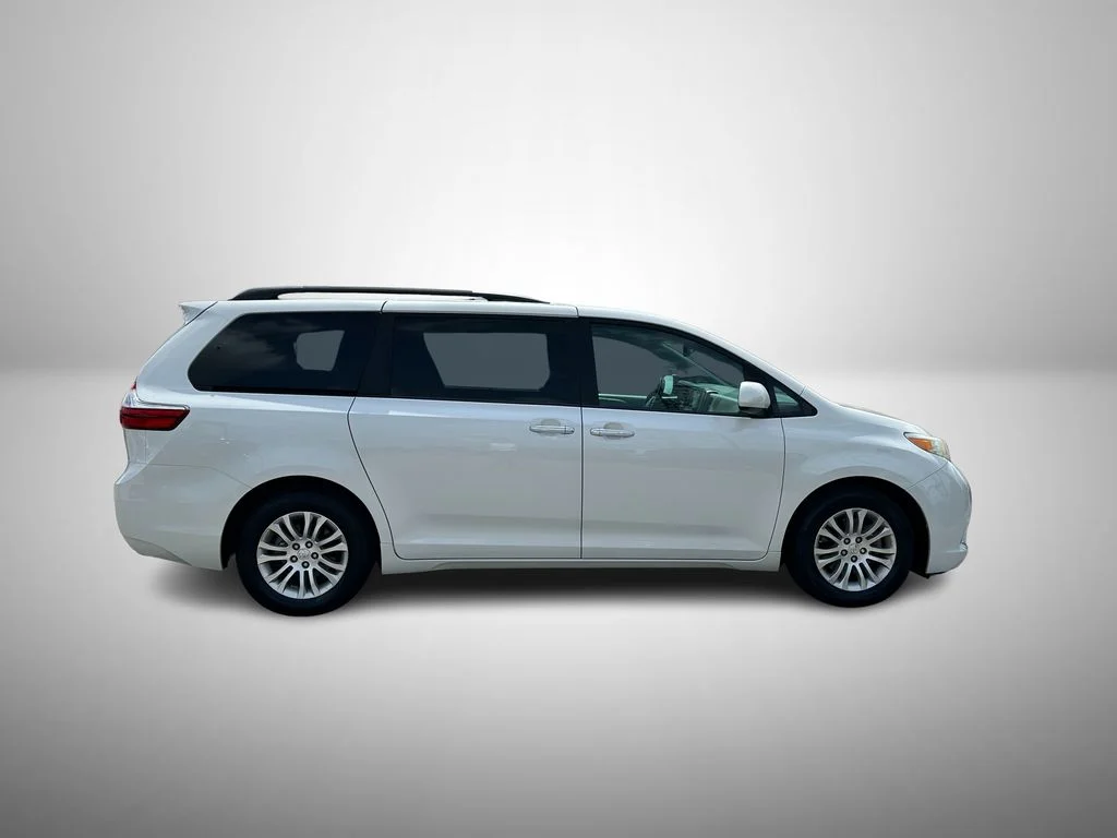 Used 2017 White Toyota XLE image 5