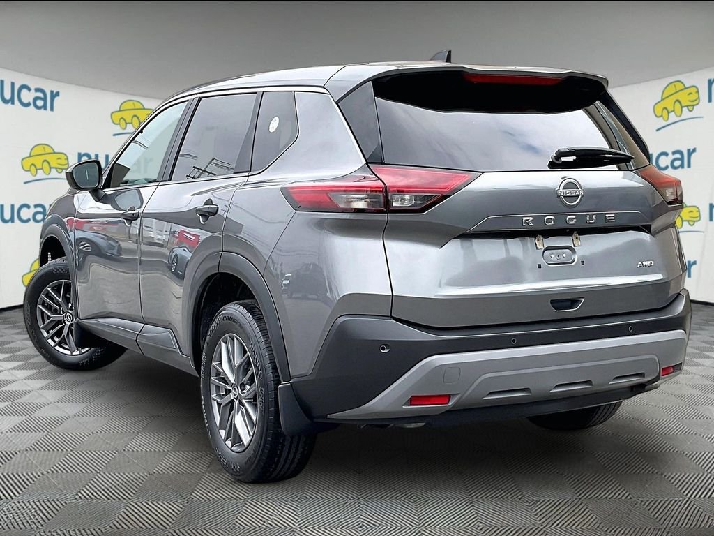 Used 2023 Gray Nissan S image 4