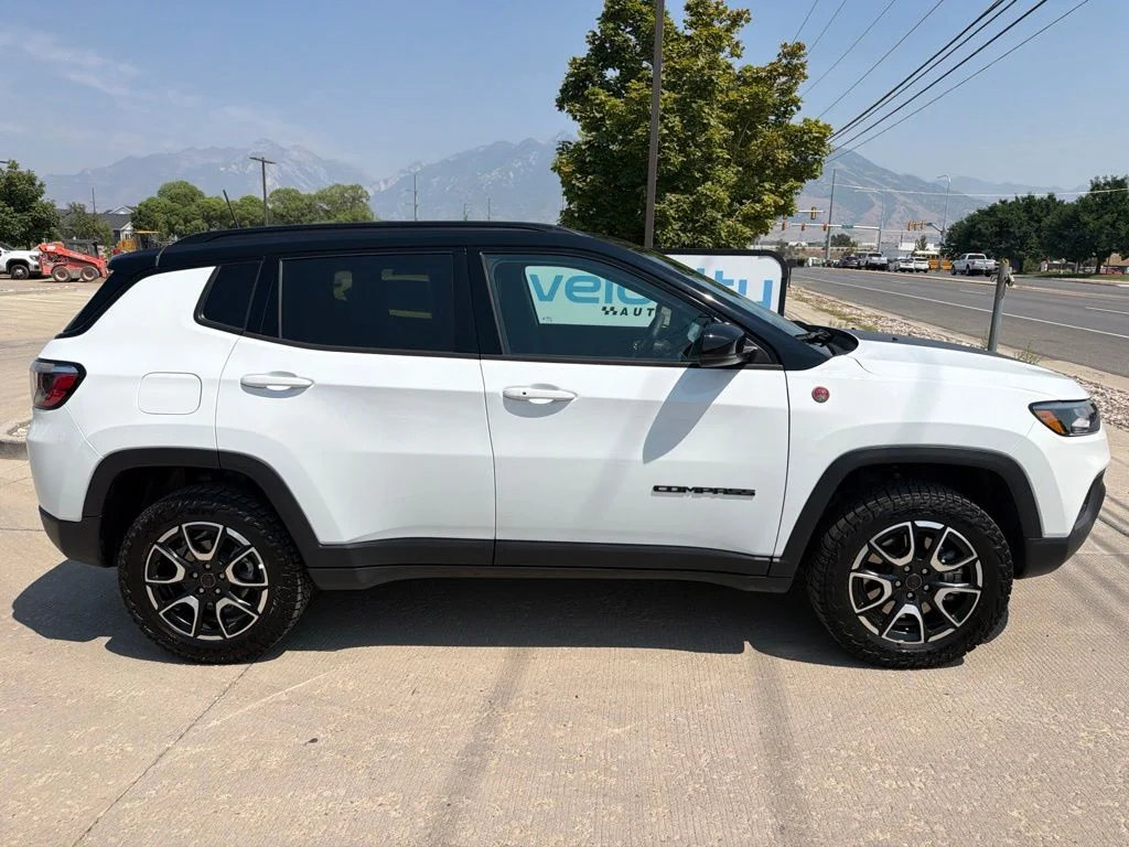 Used 2025 White Jeep Trailhawk image 2