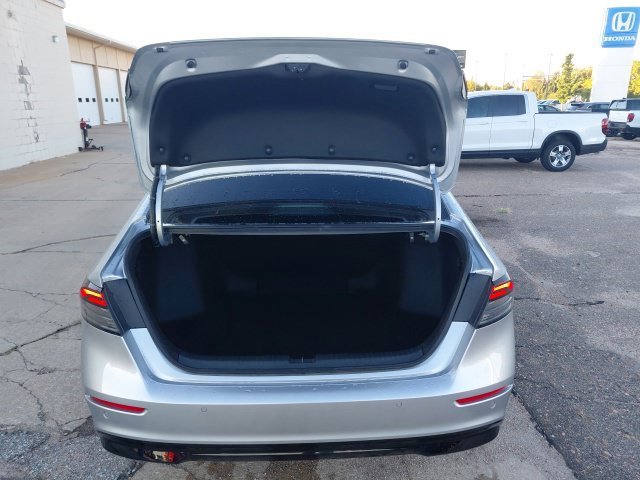 Used 2025 Solar Silver Metallic Honda Touring image 36