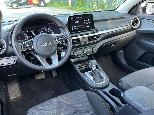 Used 2023 White Kia LXS image 16