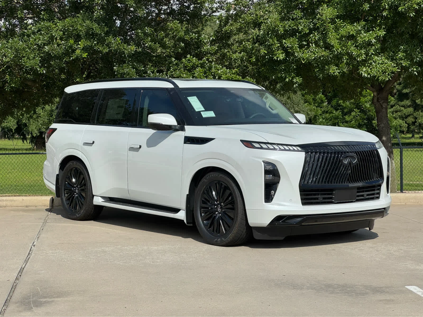 New 2026 RADIANT WHITE INFINITI Luxe 2WD image 2