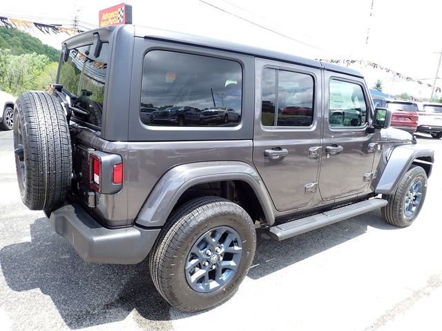 New 2026 Granite Crystal Metallic Clear-Coat Exterior Paint Jeep  image 8