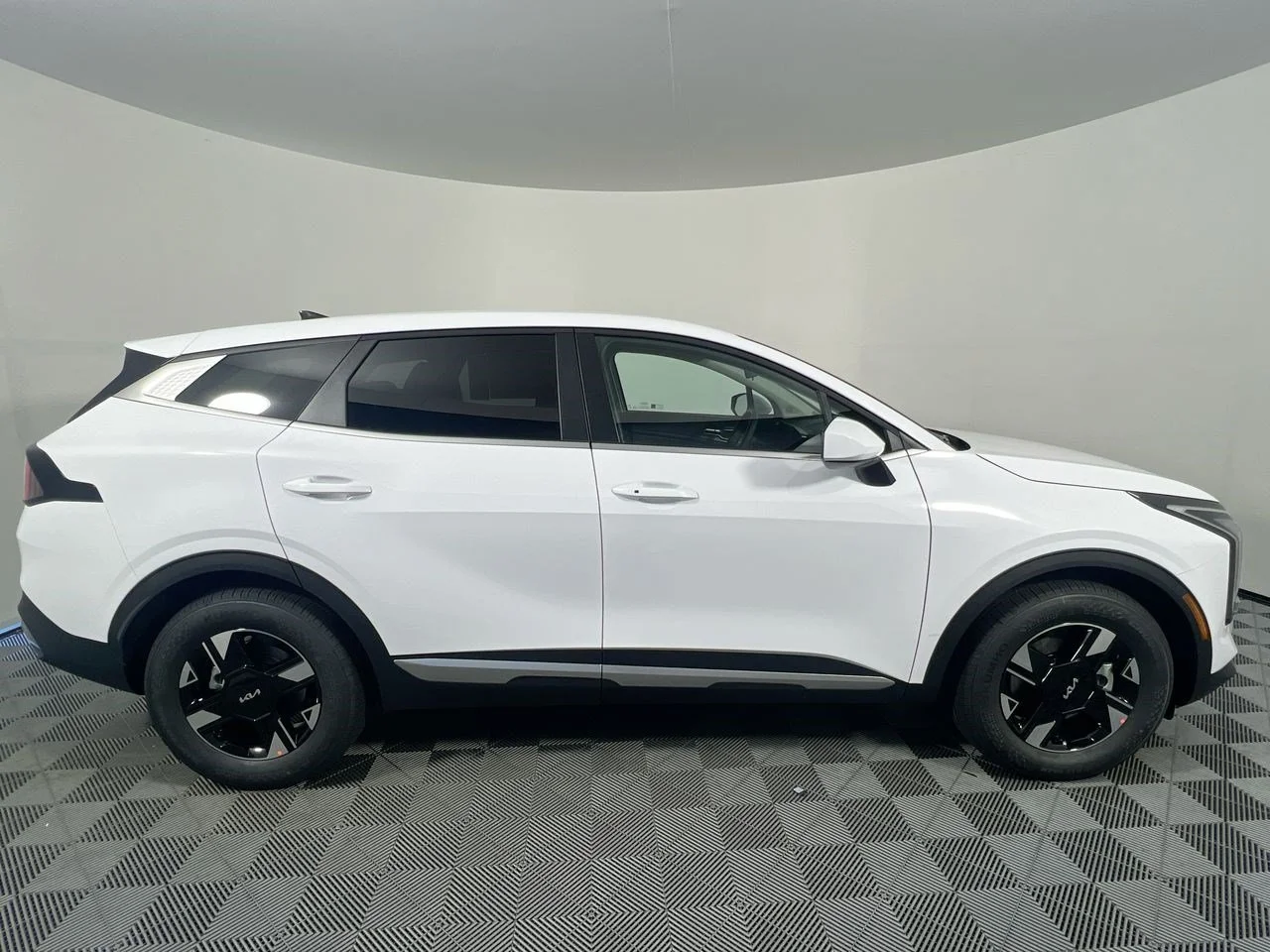 New 2026 Glacial White Pearl Kia LX image 2