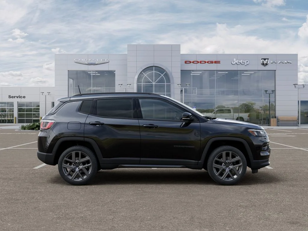 New 2026 Diamond Black Crystal Pearl-Coat Exterior Paint Jeep Limited image 21