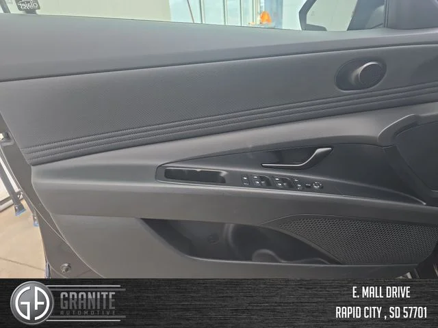 2025 Hyundai Elantra SEL - Photo 11