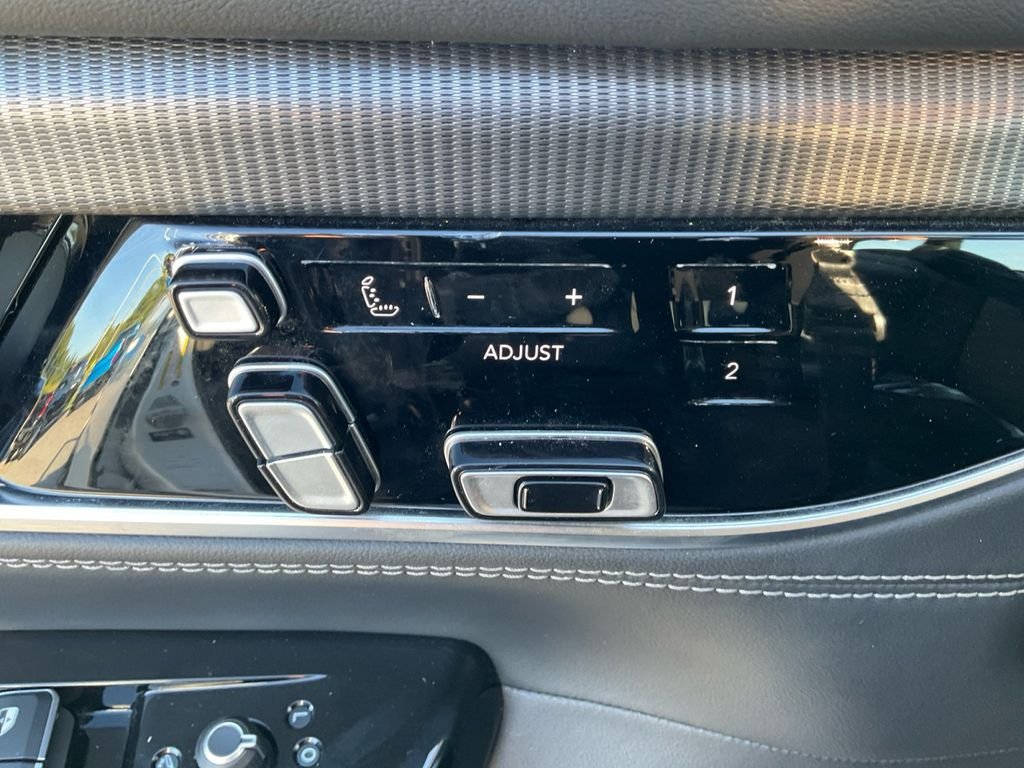 Used 2022 White Jeep Series II image 31