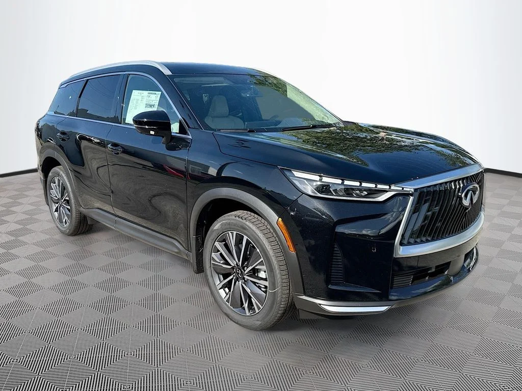 Used 2027 Black INFINITI LUXE image 4