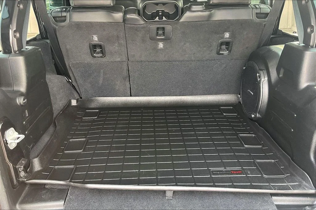 Used 2018 Black Jeep Unlimited Sahara image 26