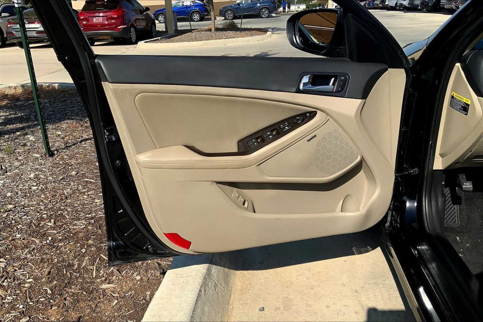 Used 2015 Ebony Black Kia EX image 22