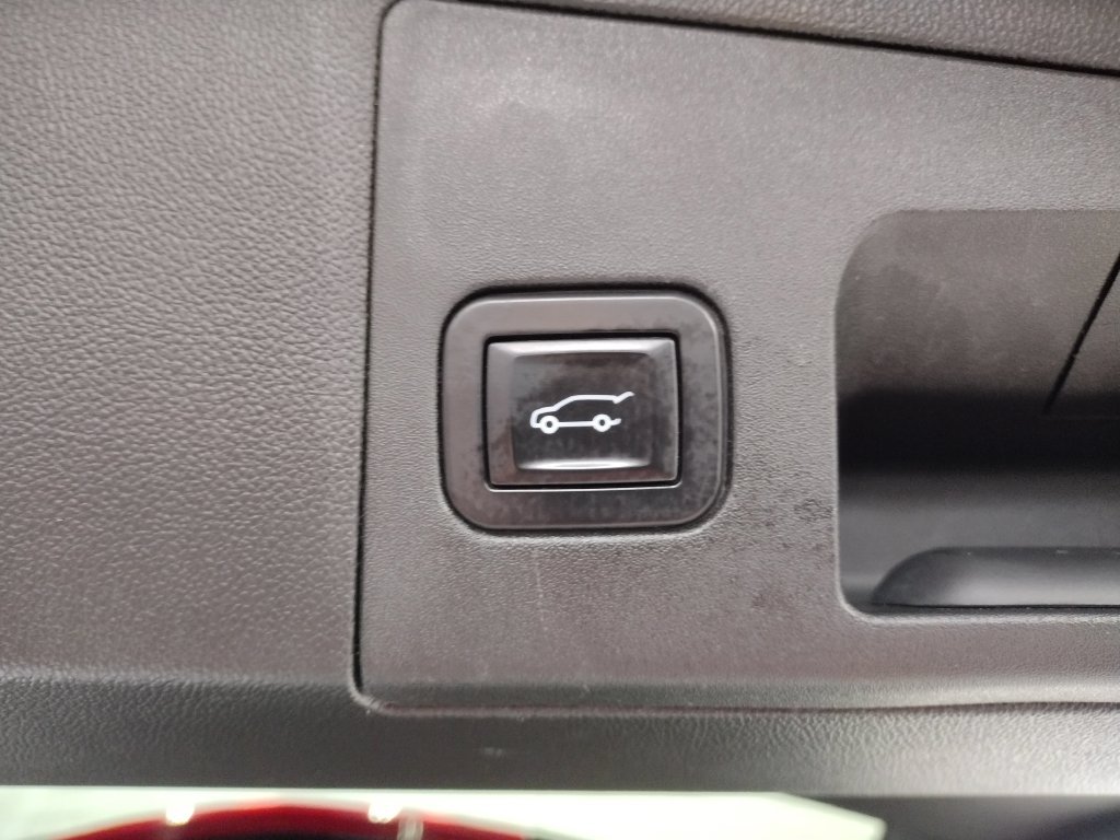Used 2019  Cadillac Luxury image 32