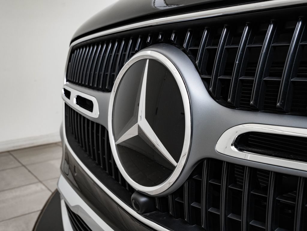 New 2026 Black Mercedes-Benz GLC 300 image 3