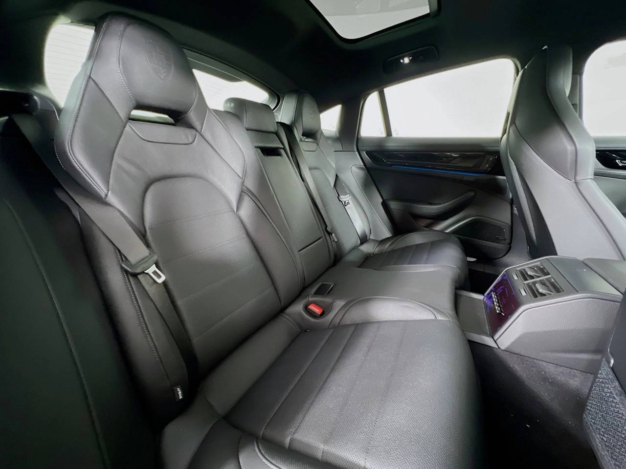 2026 Porsche Panamera 4 E-Hybrid - Photo 29