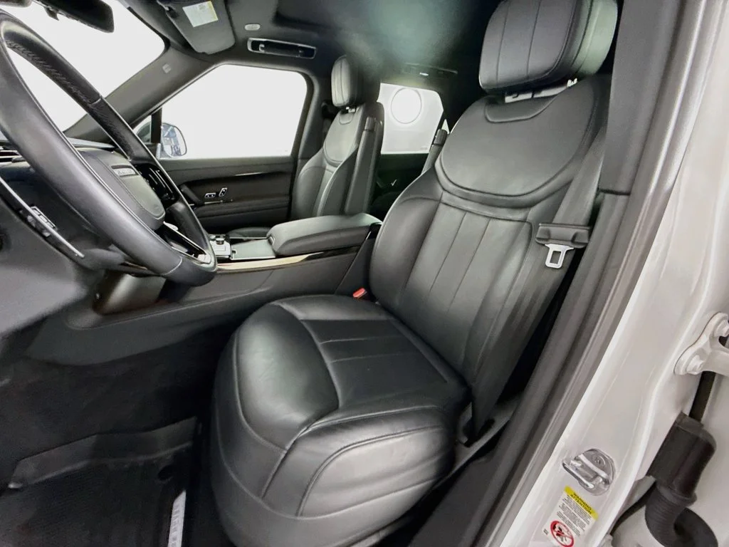Certified Used 2023 Fuji White Land Rover SE Dynamic image 5