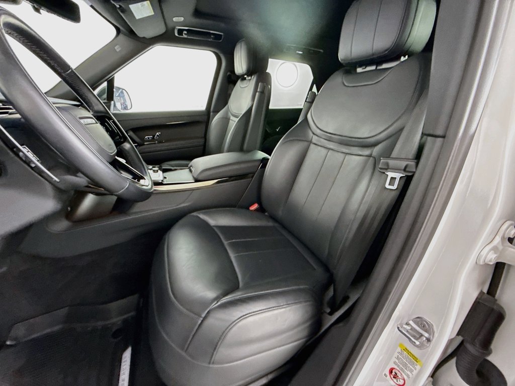 Certified Used 2023 White Land Rover SE Dynamic image 5