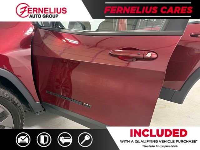 Used 2021 Red Jeep Latitude Lux image 12