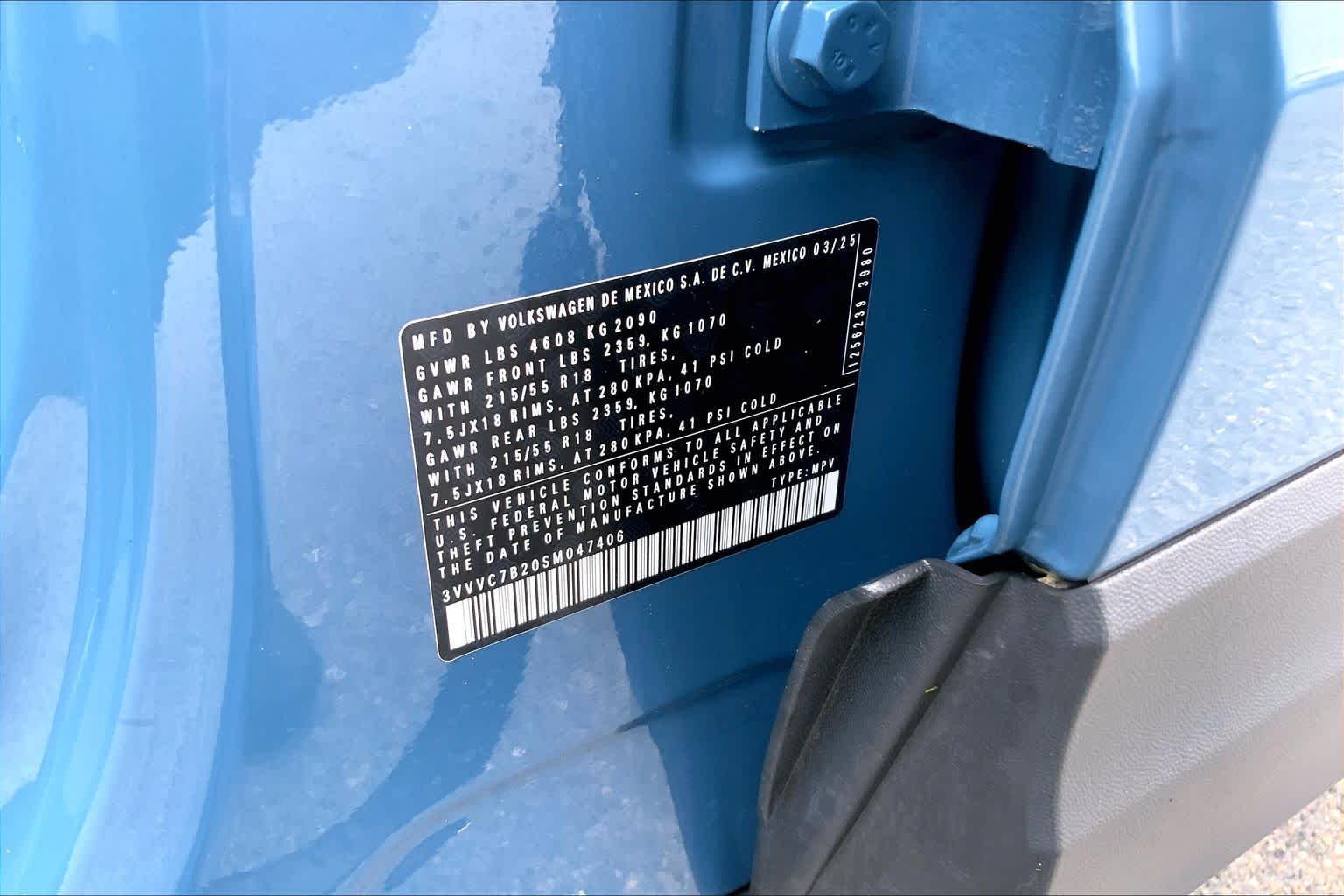 Used 2025 Monterey Blue Pearl Volkswagen SE image 37