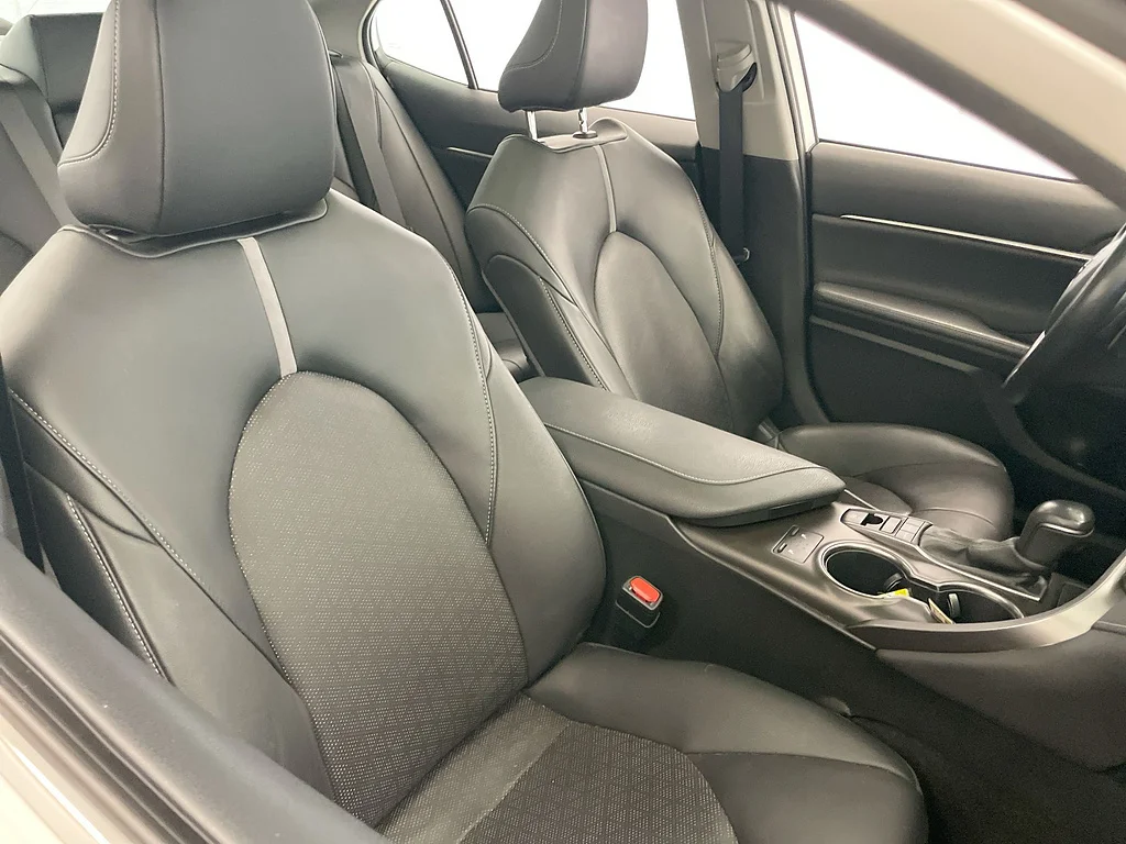 Used 2022  Toyota XSE image 28