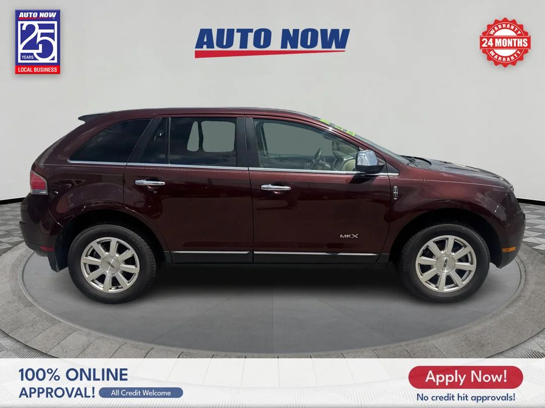 Used 2010 RED Lincoln base image 7
