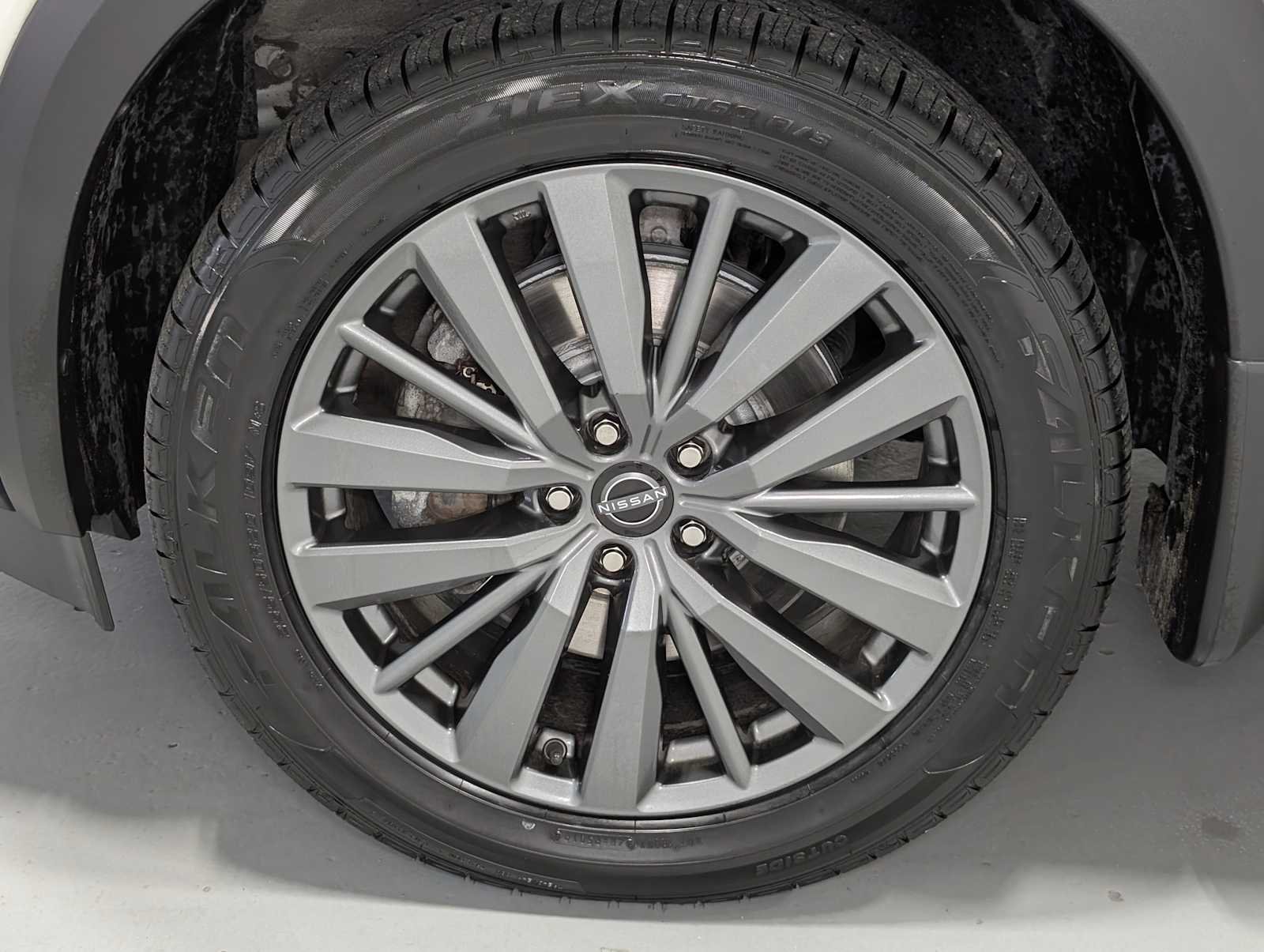 Used 2024 Pearl White Tricoat Nissan SL image 3