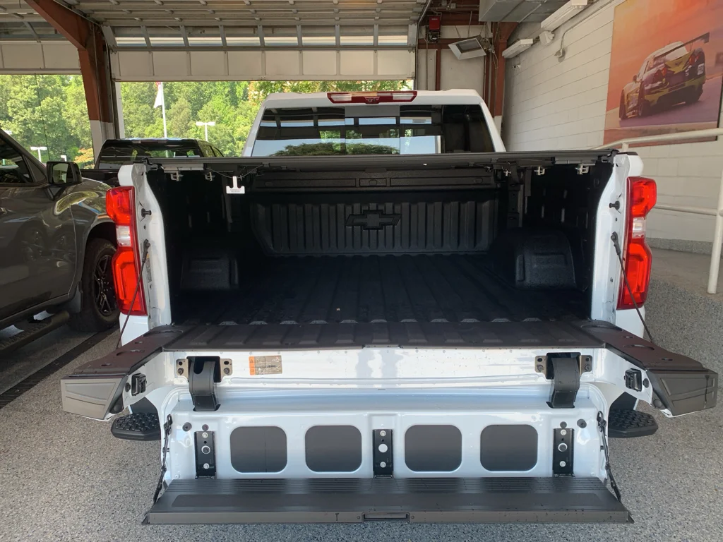 New 2026 Polar White Tricoat Chevrolet High Country image 8