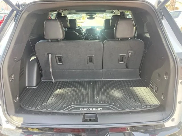 Used 2023 Iridescent Pearl Tricoat Chevrolet Premier image 28
