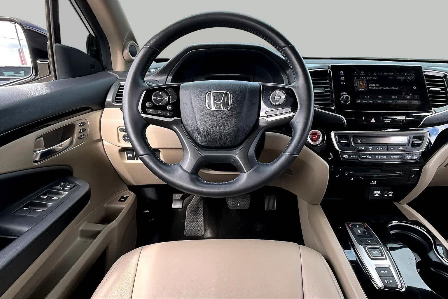 Used 2022 Platinum White Pearl Honda Touring 8-Passenger image 6