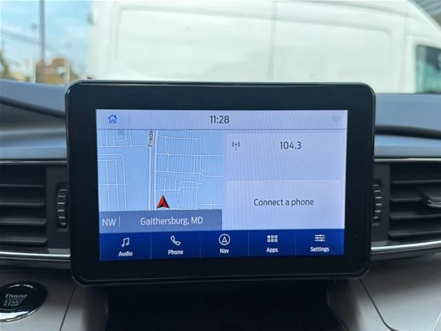 Used 2023  Ford  image 4